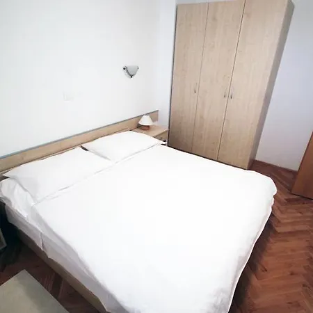 Apartment Jakov *